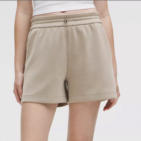 Lululemon Softstreme High-Rise Short 4" W7CAXS Size 6 - Picture 2 of 9